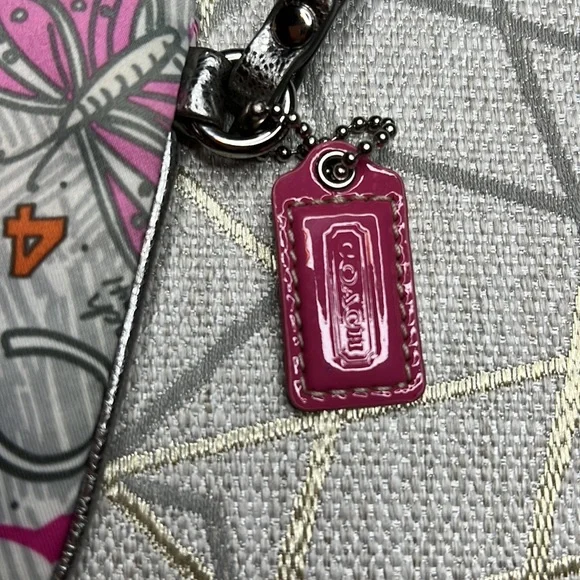 COACH Graffiti Wristlet w/Pink Hangtag - Picture 3 of 7